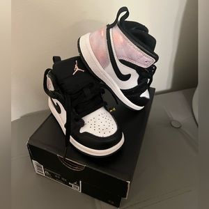 JORDAN 1 mid toddler size 8c